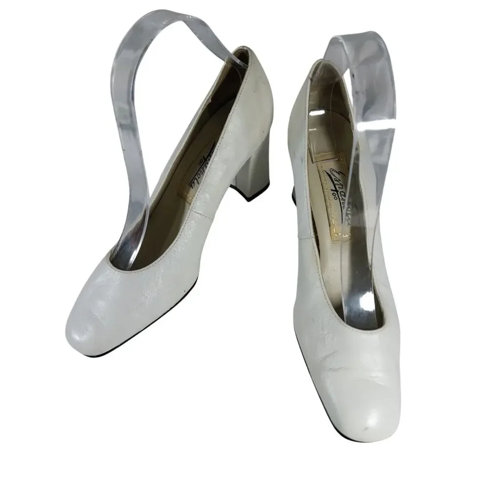 ESPANOLA! EGGSHELL/CREAM GENUINE LEATHER CHUNKY HEEL, SQUARISH TOE HEELS! 7.5M